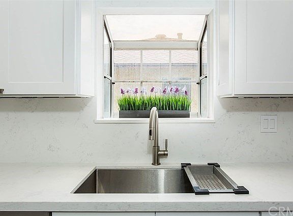 Light & Bright Kitchen with Tons of Work Space