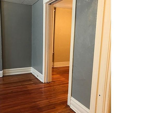 3rd image of 4468 Clarence Ave #1
