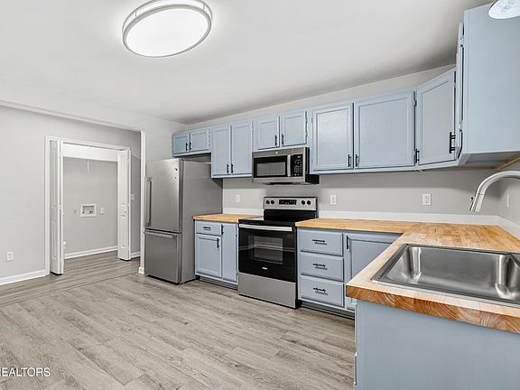 5th image of 3825 Ivy Ave