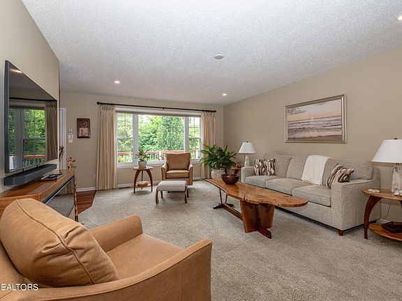 2nd image of 604 Lansdale Dr