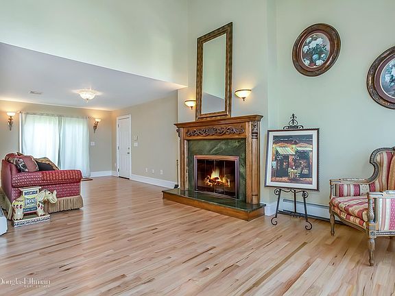 3rd image of 60 Sandy Ln