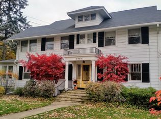 241 Essex Rd, Winnetka, IL 60093