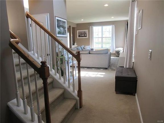 5th image of 109 Gray Dr