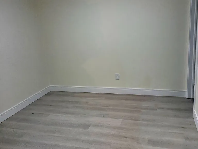 116 Enchanted Hills Cres #BASEMENT — Photo 5