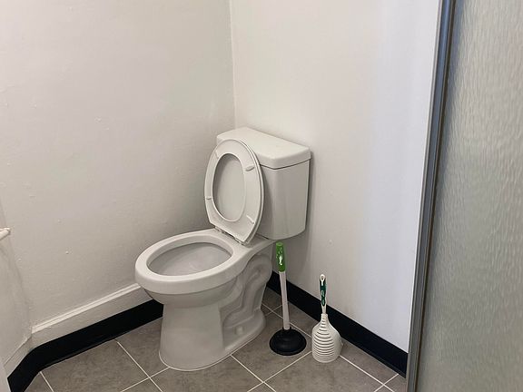 3rd image of 601 E Pearl St #2