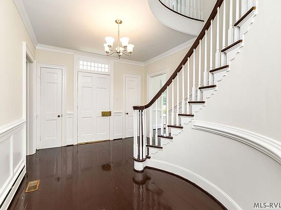 3rd image of 221 Whitfield St