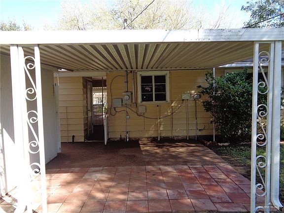 4th image of 1006 Country Club Dr