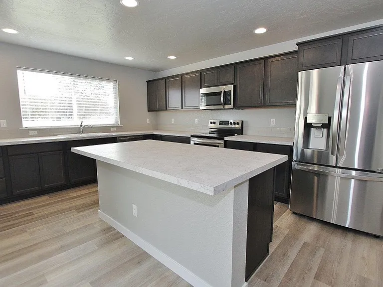 2130 N Morello Ave — Photo 6