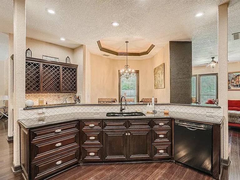 15207 Nightingale Ln — Photo 11