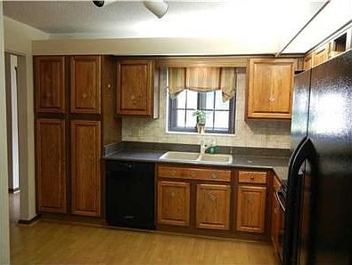 2nd image of 203 Saint Jacques St