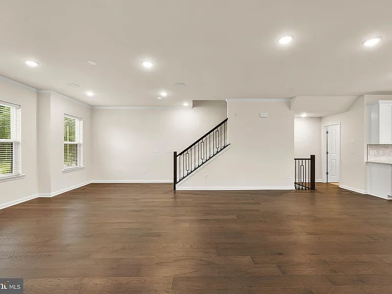 105 Vaughn Dr — Photo 15