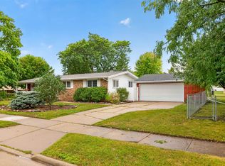 1135 Windsor St, Oshkosh, WI 54902