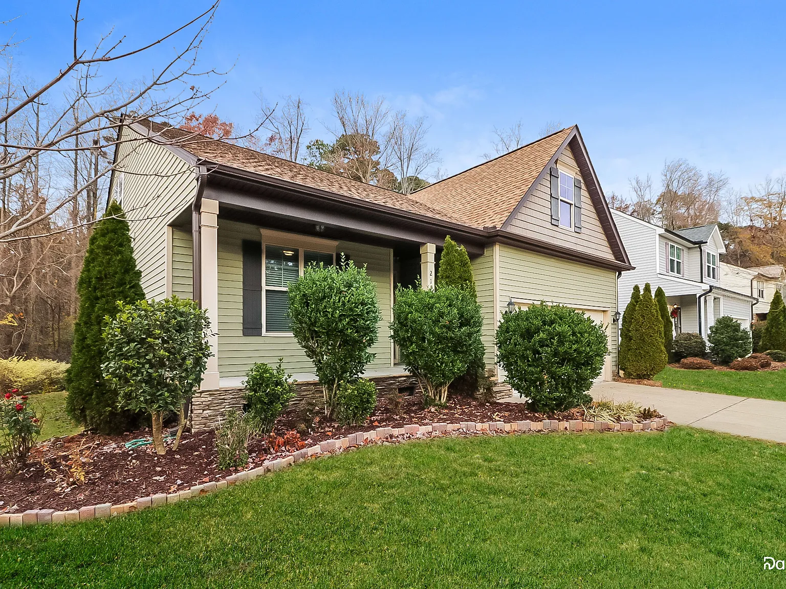 3 bed, 2.0 bath, 2049 sqft, $2,090 — Photo 3