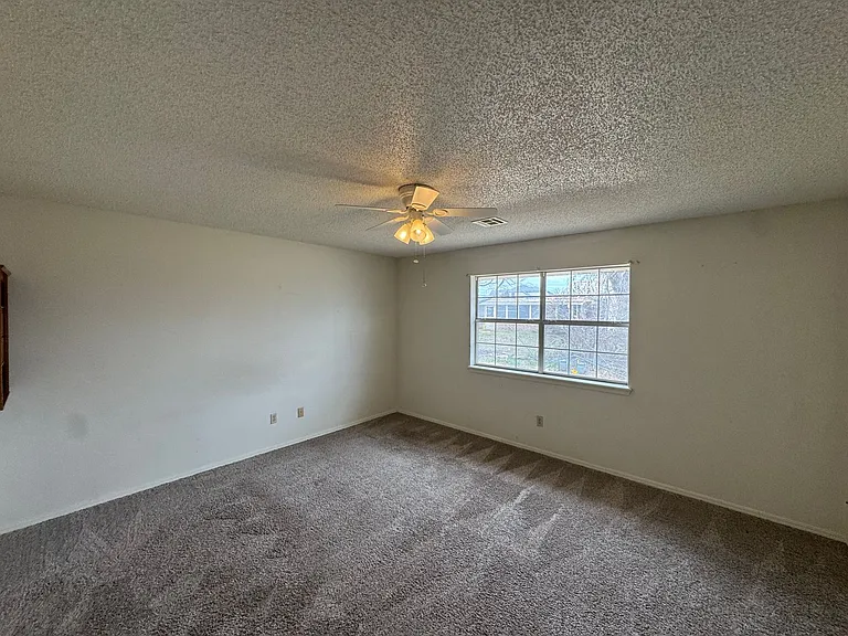 312 S 11th Pl — Photo 8