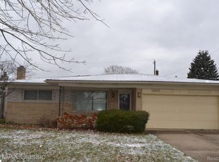 26437 Woodingham Dr, Warren, MI 48091