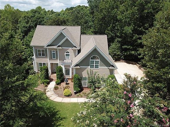 3rd image of 4827 Rockwood Dr