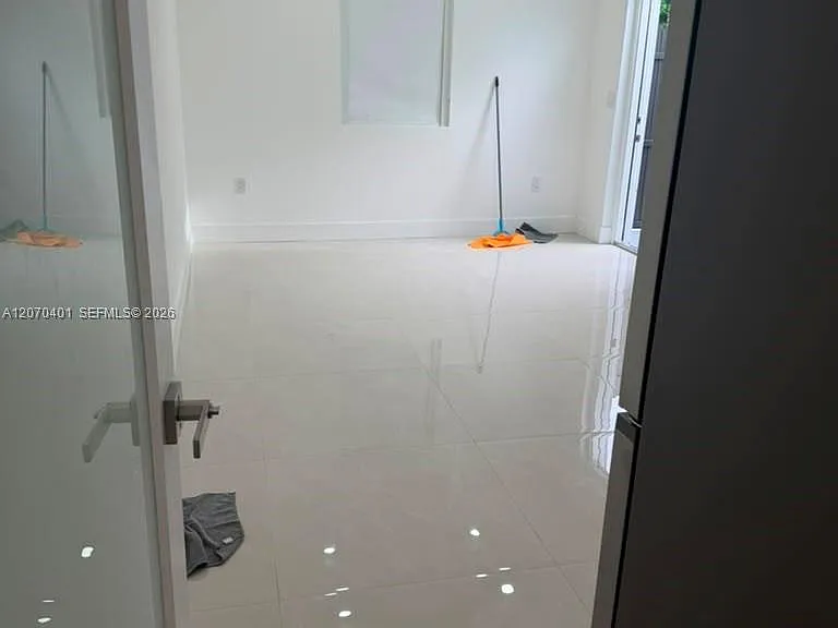 861 E 33rd St #1 — Photo 5