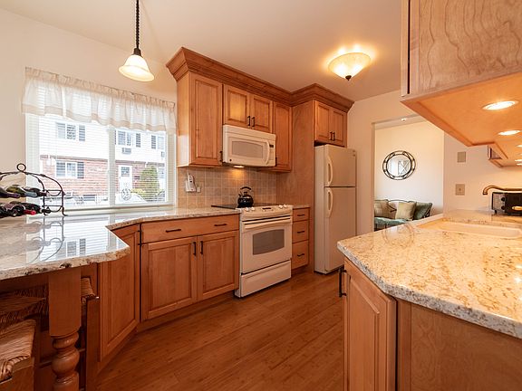 Colonial gold granite counters