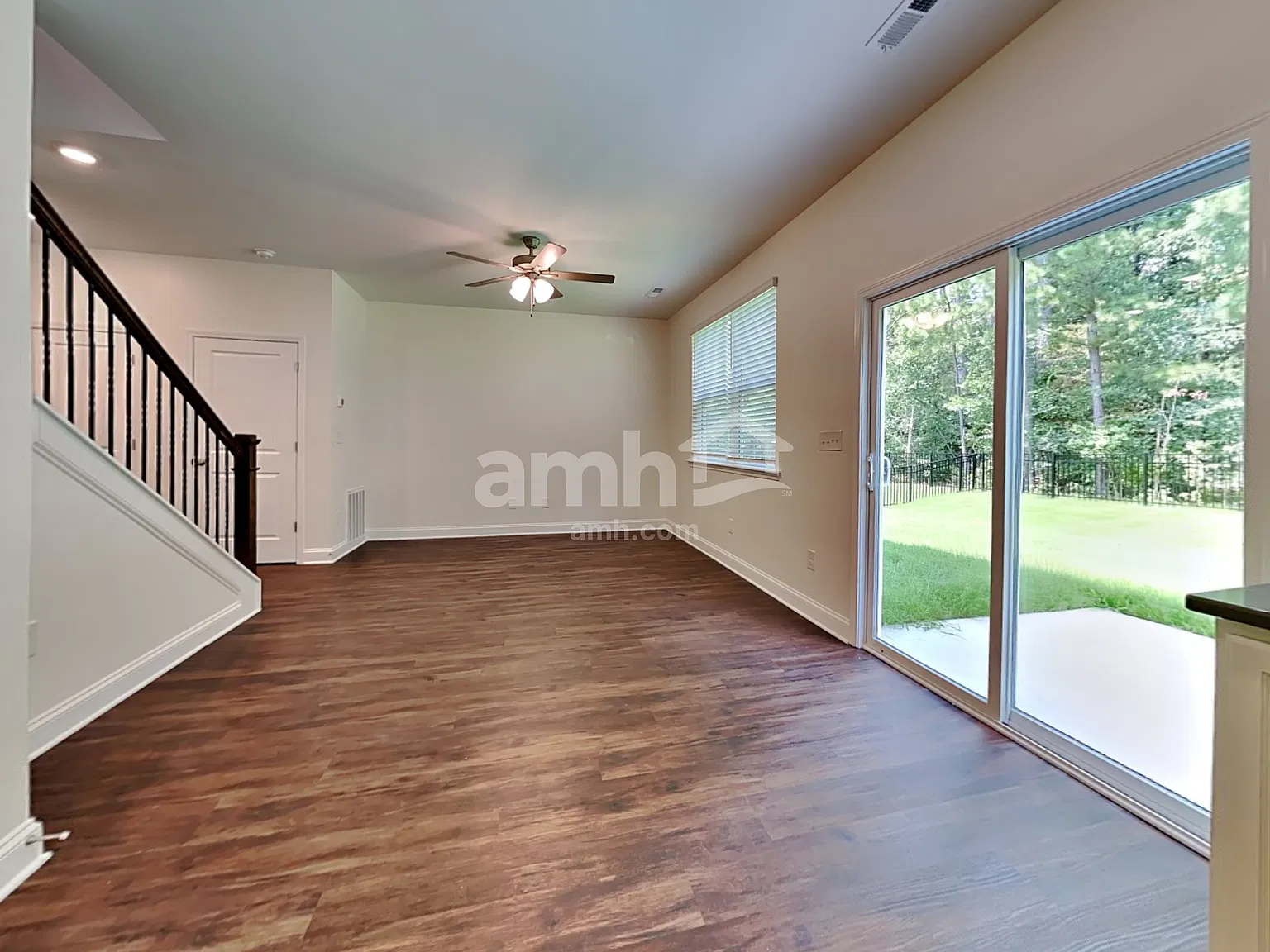 3 bed, 2.5 bath, 1420 sqft, $2,300 — Photo 4