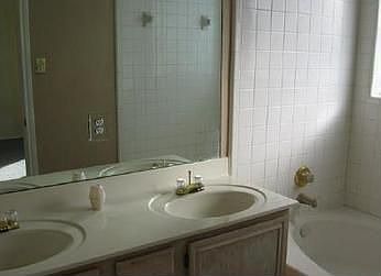 3rd image of 1027 Gaynor Ave