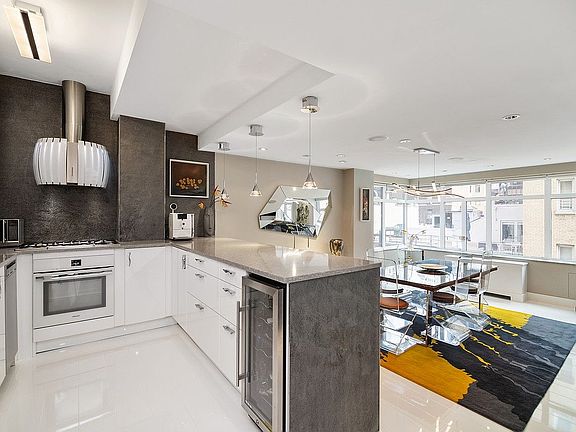 3rd image of 25 W 54th St #7AB