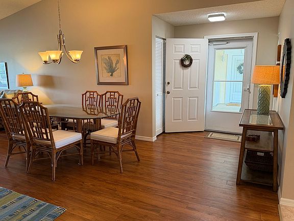 4th image of 675 W Lake Jasmine Cir