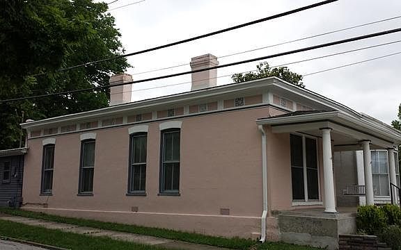 2nd image of 125 E 3rd St