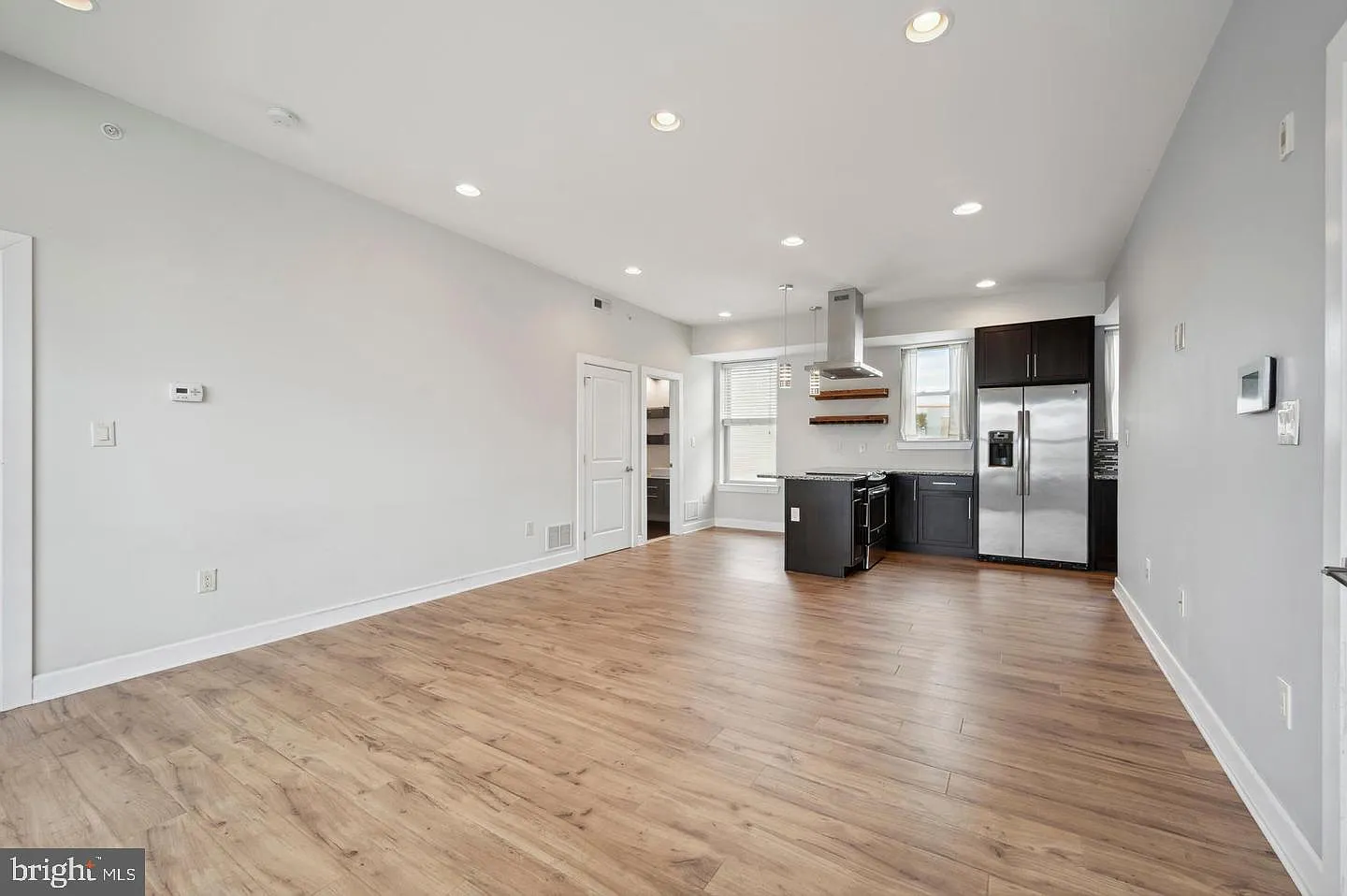 1 bed, 1.0 bath, 758 sqft, $1,975 — Photo 3
