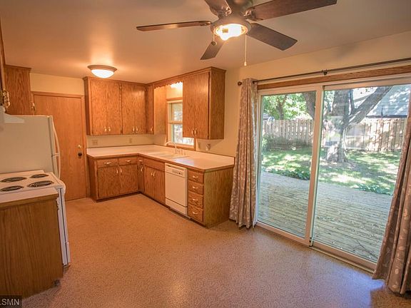 4th image of 3671 Glen Oaks Ave