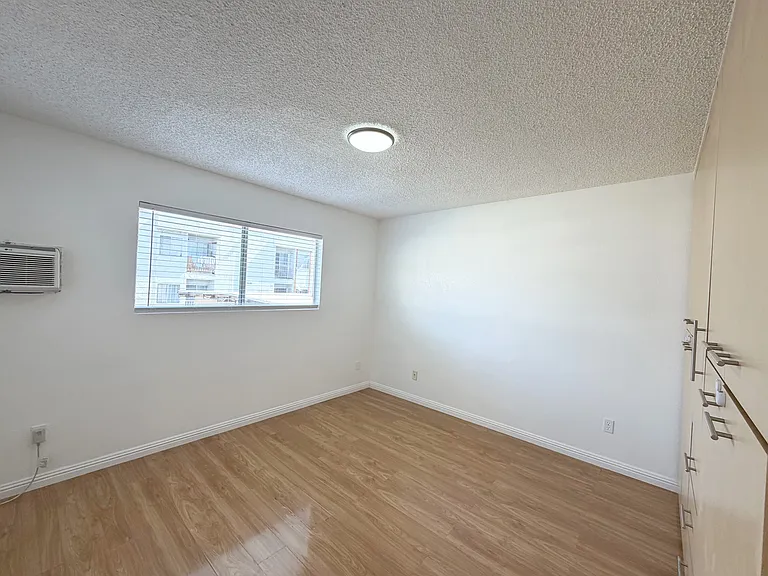 240 W Verdugo Ave #P — Photo 16