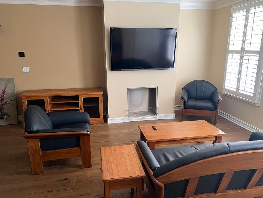 Living Room. Flat Screen, Stereo center. Note the luxury blinds.