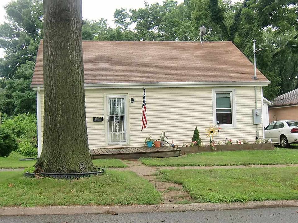 1st image of 412 N Van Buren Ave