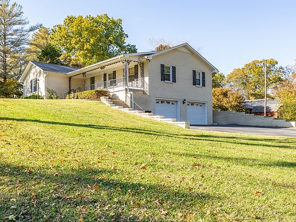 2nd image of 221 Jackson Heights Rd