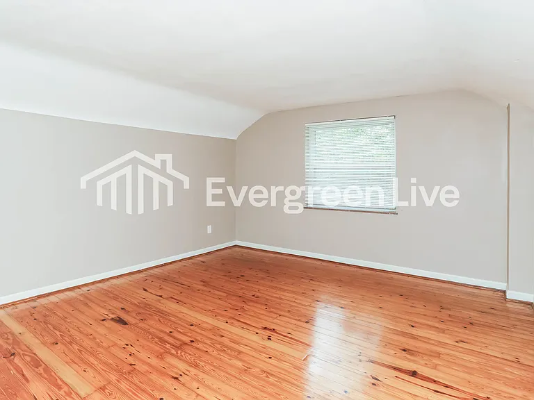 1557 Pasadena Ave — Photo 8