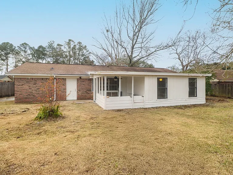 327 Dianne Dr — Photo 18