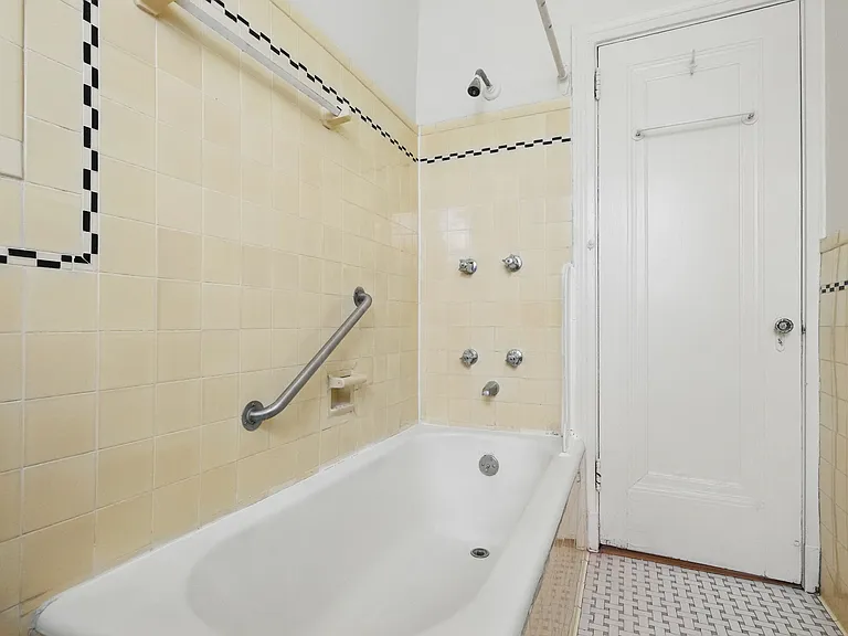 5646 Hobart St #5 — Photo 14