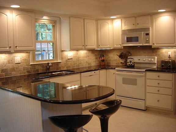 Kitchen w/granite