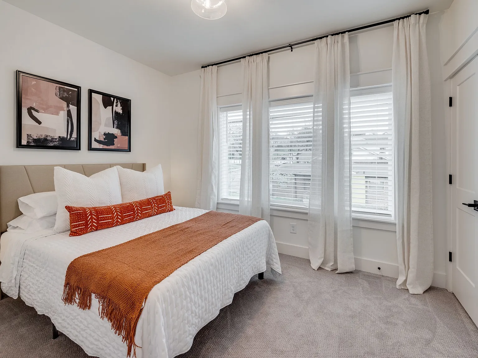 3 bed, 2.5 bath, 1288 sqft, $2,700 — Photo 4