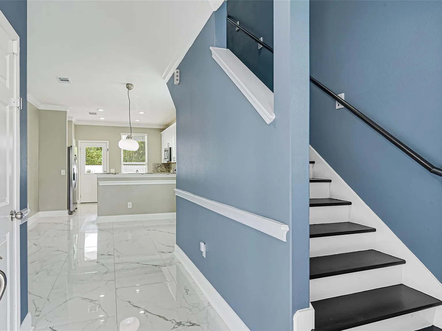 4 bed, 2.5 bath, 2154 sqft, $2,600 — Photo 4