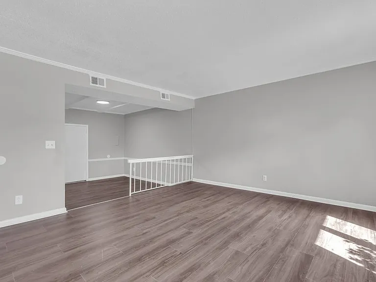 400 Forrest Blvd #13 — Photo 3
