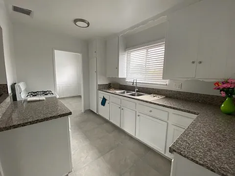 14929 Vanowen St #12 — Photo 6