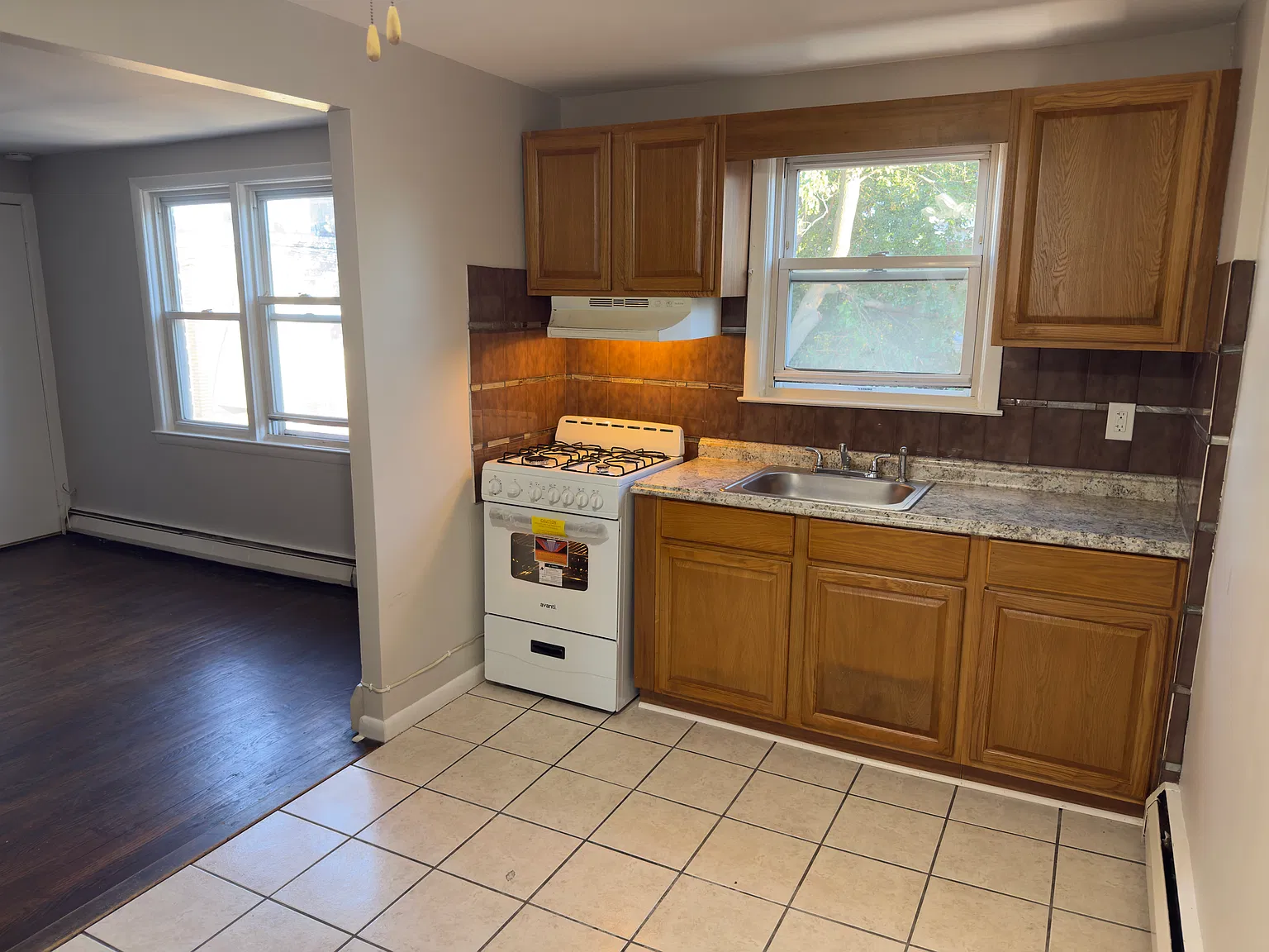 1 bed, $1,050 — Photo 4