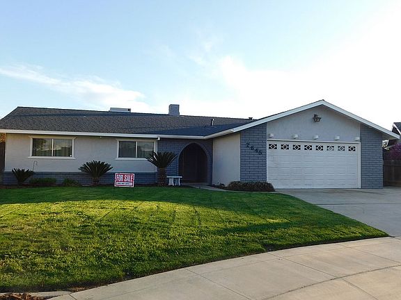 Manicured front yard.
