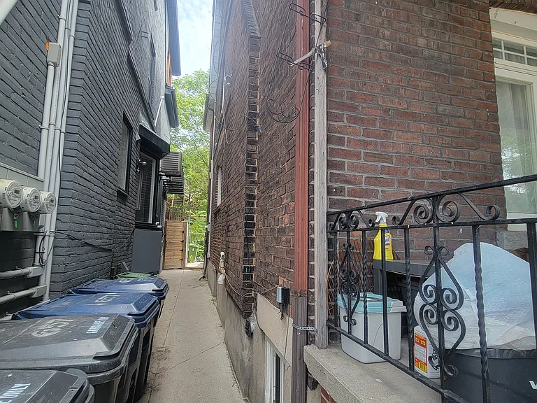 655 Manning Ave #1 — Photo 9