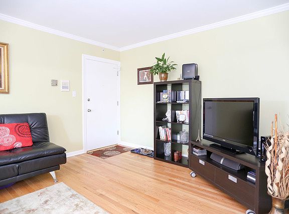 5th image of 10117 Old Orchard Ct Unit 302