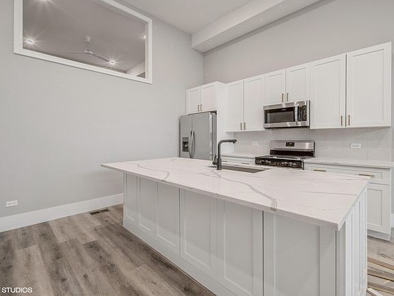 3rd image of 639 W 18th St #1