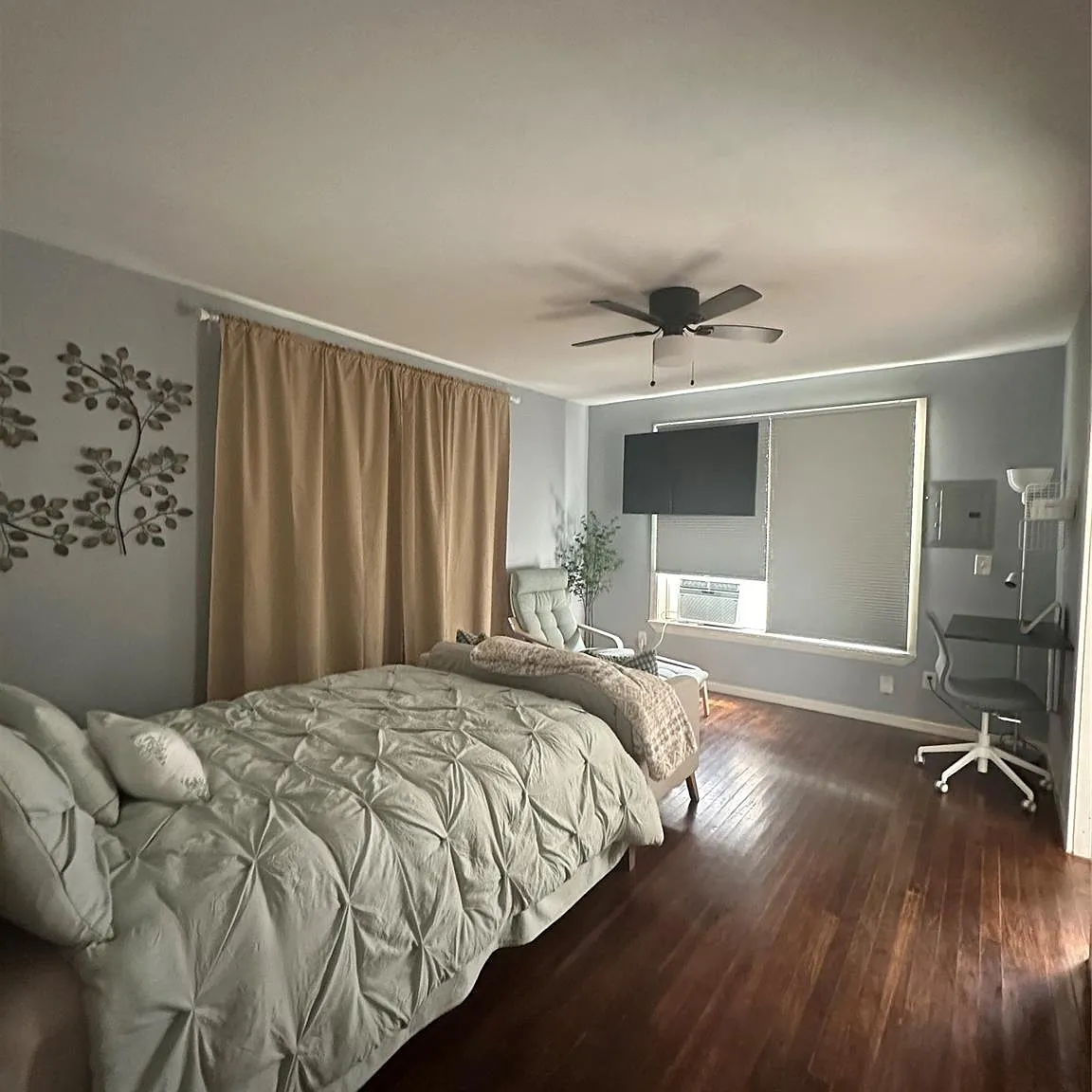 Studio, 1.0 bath, 360 sqft, $900 — Photo 4