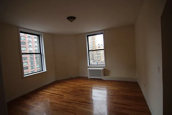 Rented by FirstService Realty (legacy) | media 4