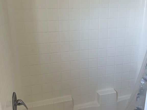 3rd image of 31759 Avenue E