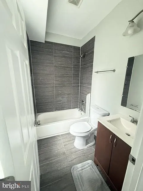4 bed, 3.5 bath, 2610 sqft, $3,300 — Photo 4